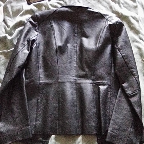 Leather jacket - Picture 2 of 3